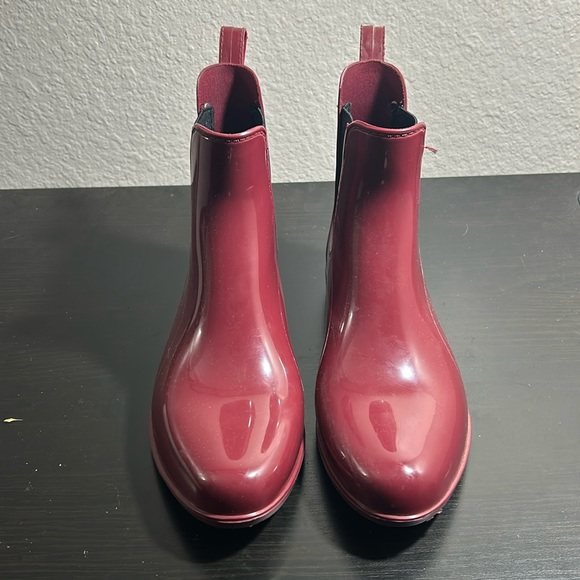 Michael Kors Rainb Boots - Picture 1 of 7